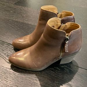 BRAND NEW Brown FRYE Booties